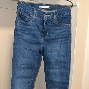Levi’s 720 high rise super skinny. Size 25